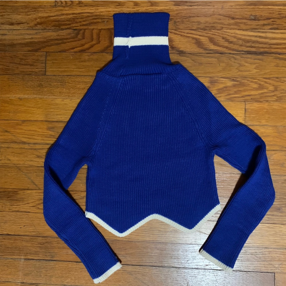 Blue winter jacket; size medium, 4